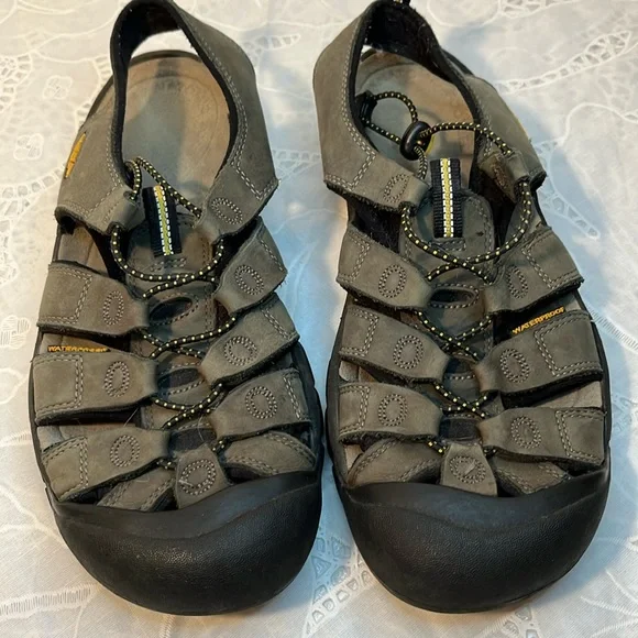 Keen close toed sandals. Green/black Size:10.5 Amazon.com | KEEN Men main image 4